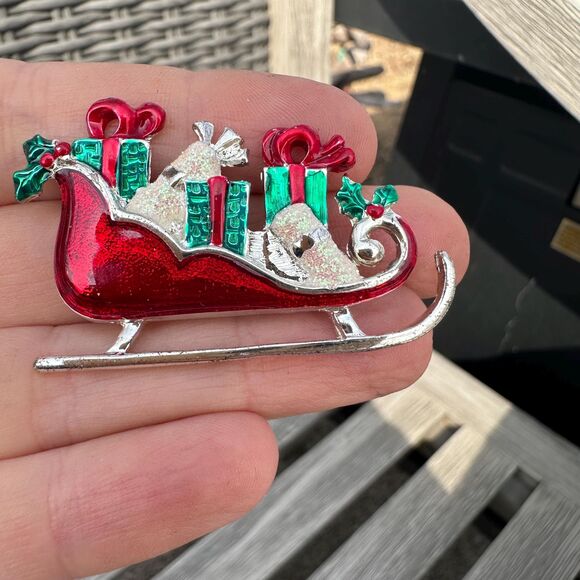 Vintage Santa Sleigh with Christmas Gifts Brooch Pin - Picture 4 of 8